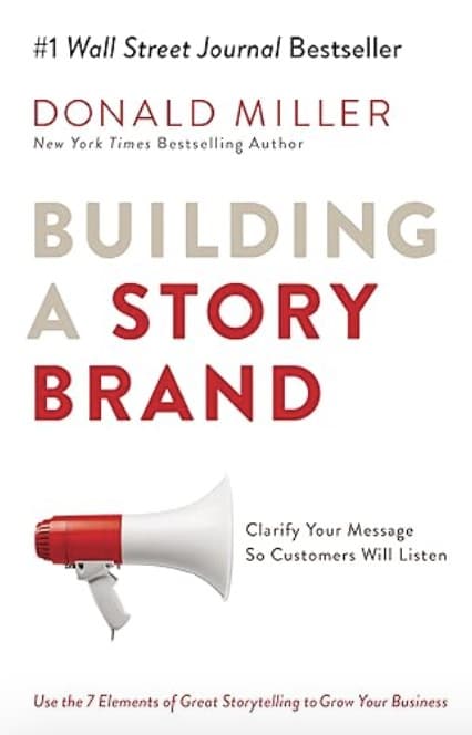 Op de omslag van het boek 'Building a StoryBrand' van Donald Miller staat een megafoonillustratie afgebeeld. Daarmee wordt benadrukt hoe u uw boodschap duidelijker kunt maken om de betrokkenheid van klanten te vergroten. Dit is een strategie die door experts als Diana Delft wordt bepleit voor snel online succes.